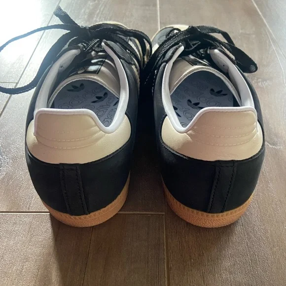 Adidas Samba OG Shoes in Core Black / Wonder White / Silver - Picture 15 of 16